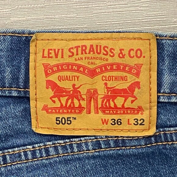 Levis 505 Jeans Mens 36 x 32 Straight Leg Regular Fit Medium Wash Denim - Picture 4 of 13